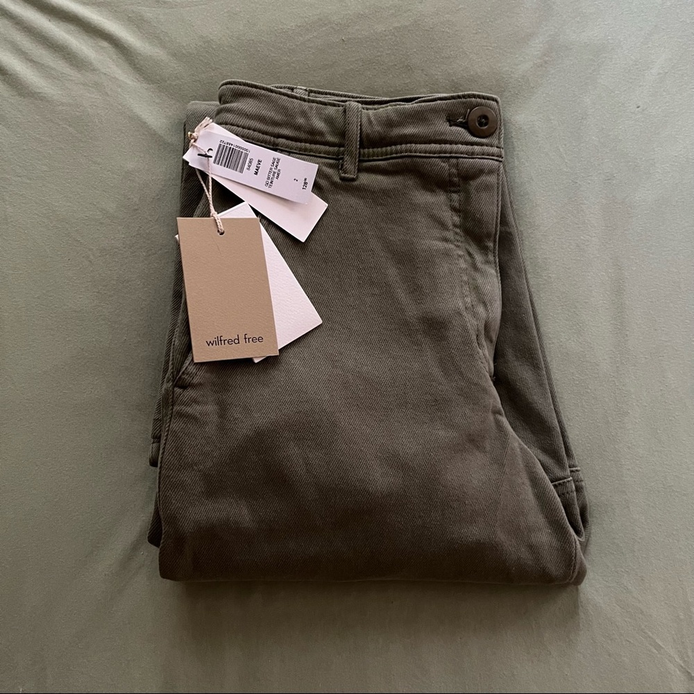 NWT Aritzia Wilfred Free Maeve Cargo Pants - Size 2 - Bitter Sage Green